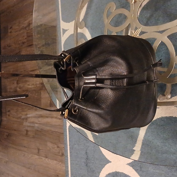 Burberry Handbags - Burberrys Vintage EUC Leather Black Bucket crossbody with Tassels & dust bag